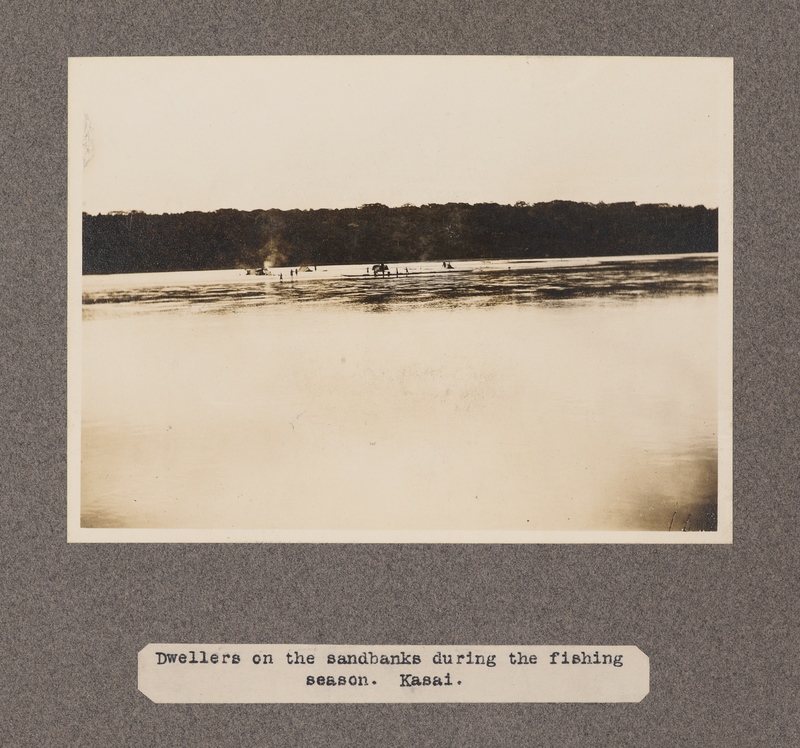 Dwellers on the sandbanks during the fishing season. Kasai