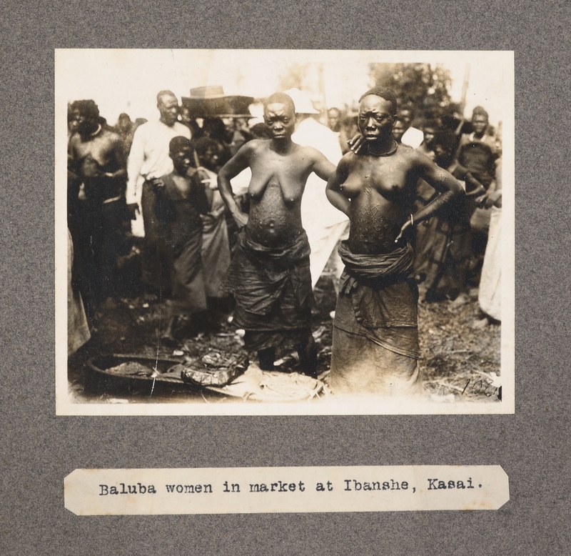 Baluba women in market at Ibanshe, Kasai