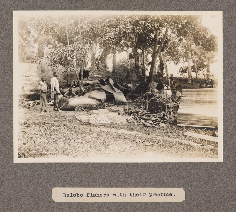 Bolobo fishers with their produce